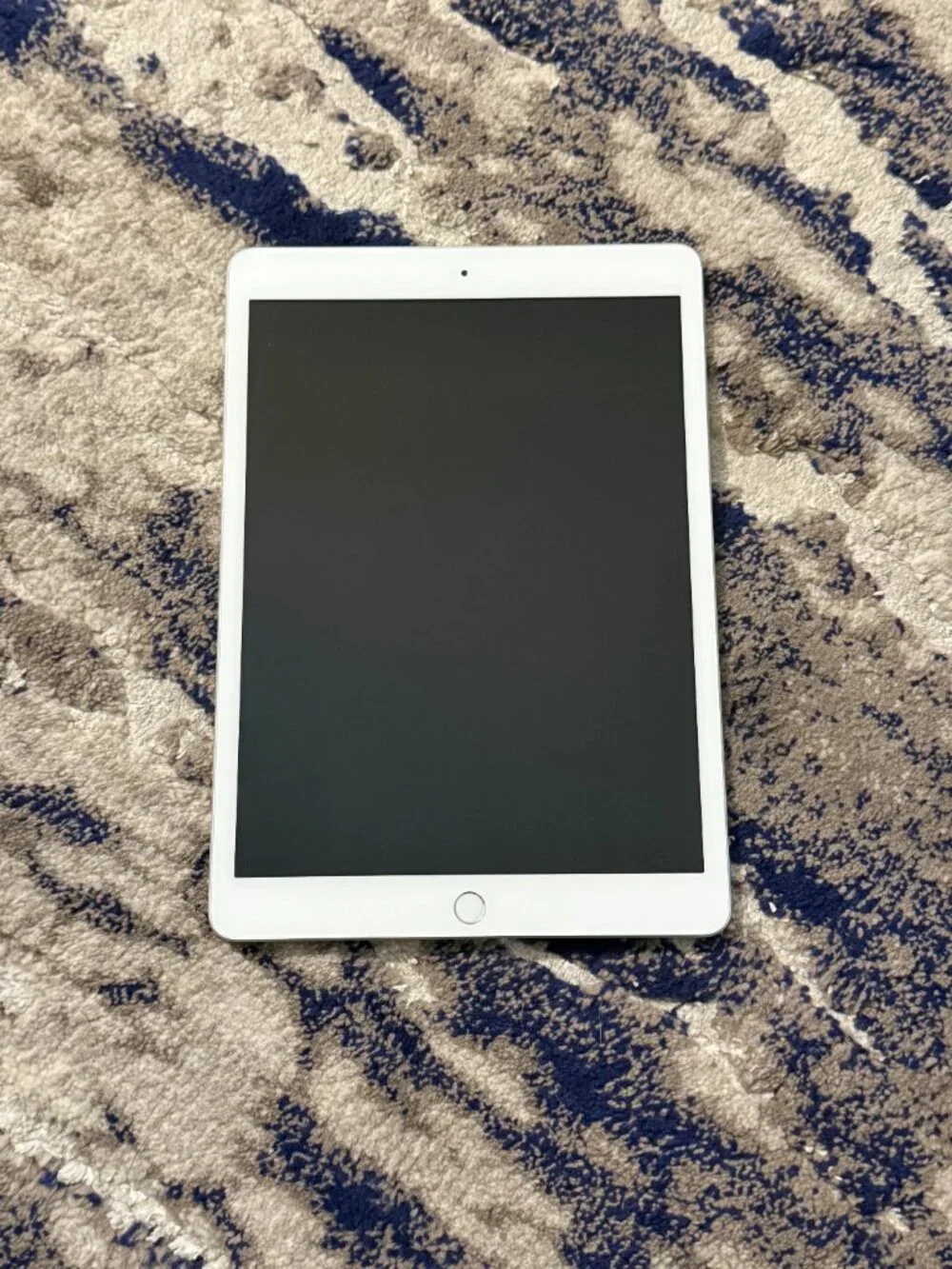 Apple iPad 7th Gen (128GB) - Silver/White - Excellent Condition